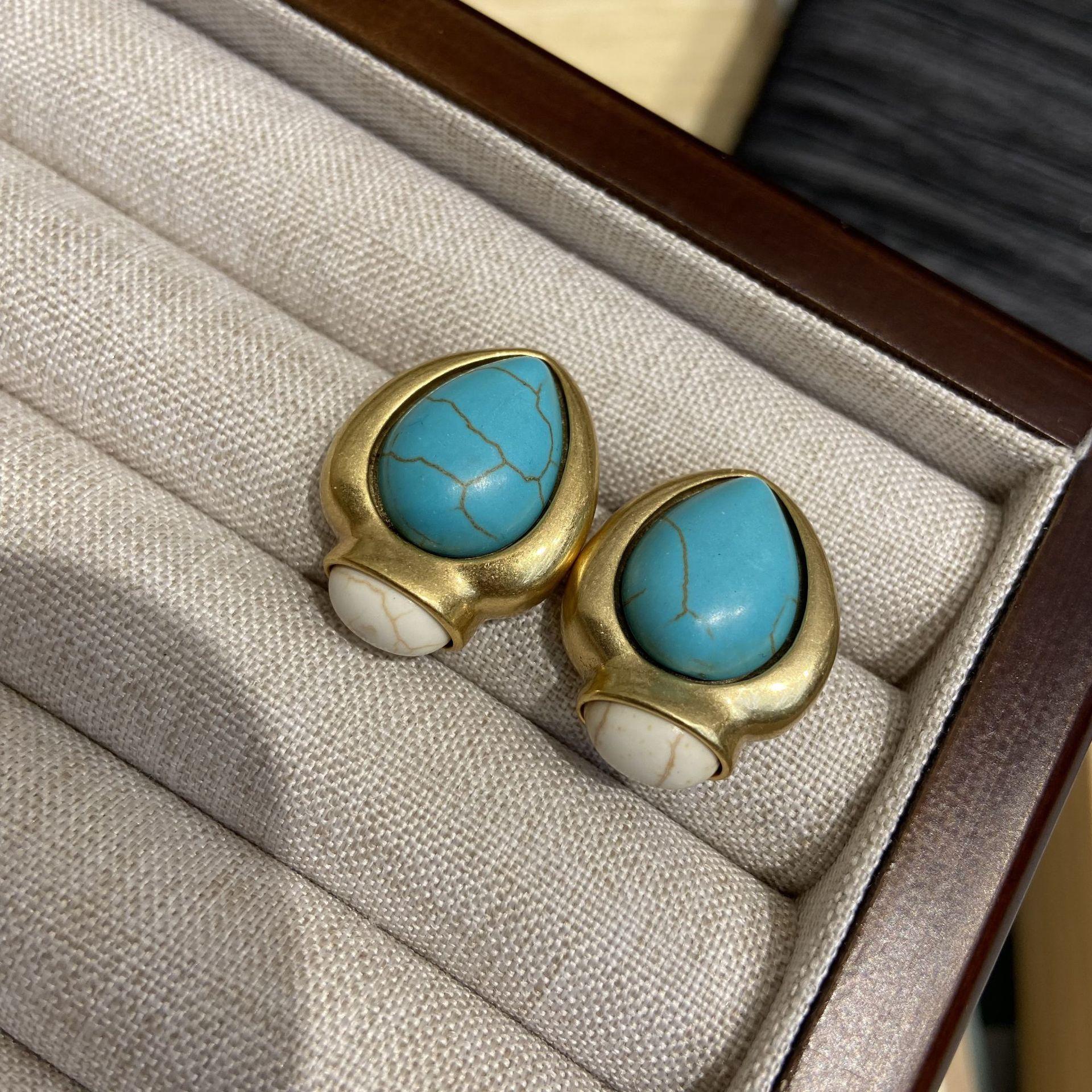 Western Medieval Copper Plating, Old Gold Tiger S Eye Stone Water Drop Stud Earrings, White Turquoise Earrings, Color Retention, Fashionable Versatile
Western Medieval Copper Plating, Old Gold Tiger S Eye Stone Water Drop Stud Earrings, White Turquoise Earrings, Color Retention, Fashionable Versatile