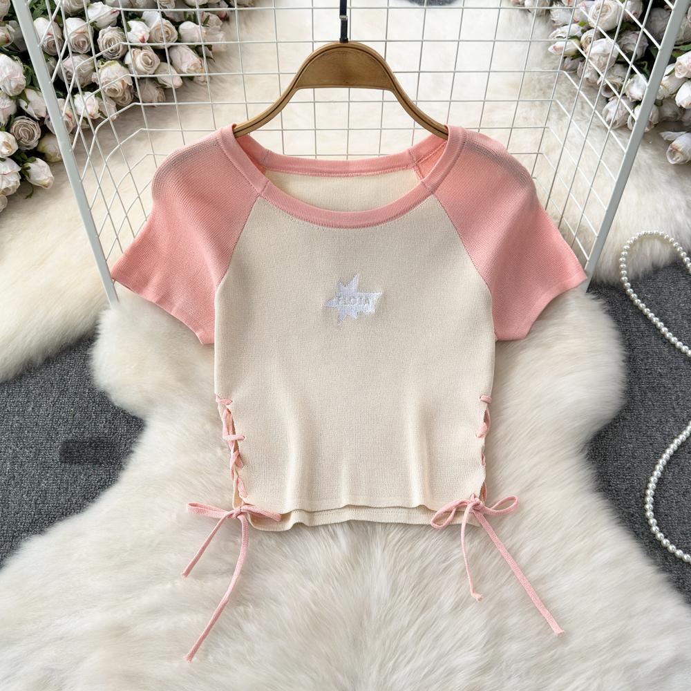 Топы Pure Desire в американском стиле ретро, розовая футболка с короткими рукавами Spice Girl, женская летняя тонкая короткая вязаная футболка с открытым пупком, повседневная
Топы Pure Desire в американском стиле ретро, розовая футболка с короткими рукавами Spice Girl, женская летняя тонкая короткая вязаная футболка с открытым пупком, повседневная