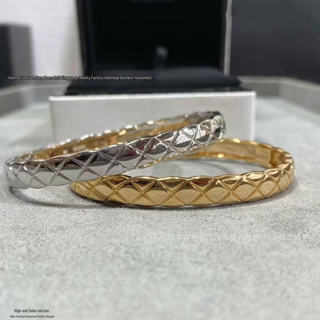 V Gold High-End Diamond-Set Argyle Cross Pattern Women s CNC Coco Bangle Bracelet Gold
V Gold High-End Diamond-Set Argyle Cross Pattern Women s CNC Coco Bangle Bracelet Gold