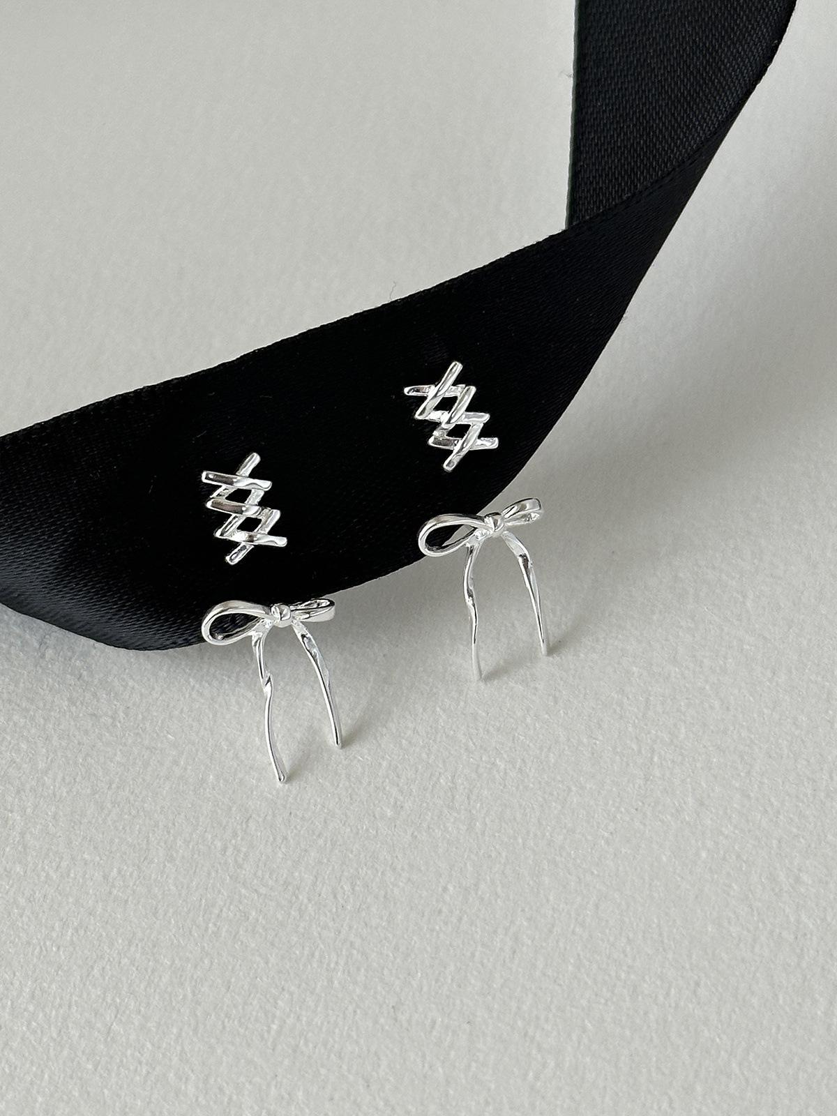 Сережки з бантом та голкою 925 срібла, жіночі, преміум-класу, солодкі, свіжі, солодка дівчина, вітер, стрічка, милі нові сережки 925 silver needles
Сережки з бантом та голкою 925 срібла, жіночі, преміум-класу, солодкі, свіжі, солодка дівчина, вітер, стрічка, милі нові сережки 925 silver needles