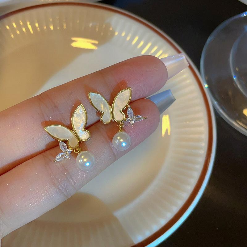 K real gold electroplated silver needle zircon butterfly pearl stud earrings French retro earrings light luxury high-end earrings women
K real gold electroplated silver needle zircon butterfly pearl stud earrings French retro earrings light luxury high-end earrings women