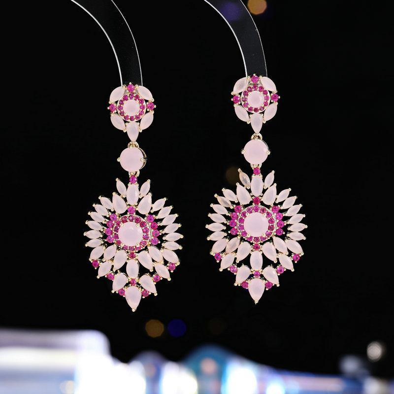 Women s Light Luxury Design Elegant Inlaid Zircon Water Droplet Flower Earrings Fashionable And Versatile Niche Design Earrings
Women s Light Luxury Design Elegant Inlaid Zircon Water Droplet Flower Earrings Fashionable And Versatile Niche Design Earrings
