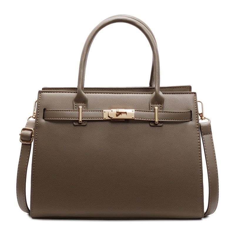 New niche light luxury high sense portable Kelly bag women s temperament commuting simple wind messenger wedding bag хаки
New niche light luxury high sense portable Kelly bag women s temperament commuting simple wind messenger wedding bag хаки