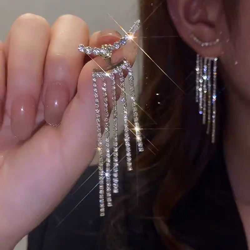 1 Pair Long Tassel Earrings For Women, With A High-End And Personalized Design, Exuding A Slimming Temperament. Ear Accessories срібний
1 Pair Long Tassel Earrings For Women, With A High-End And Personalized Design, Exuding A Slimming Temperament. Ear Accessories срібний