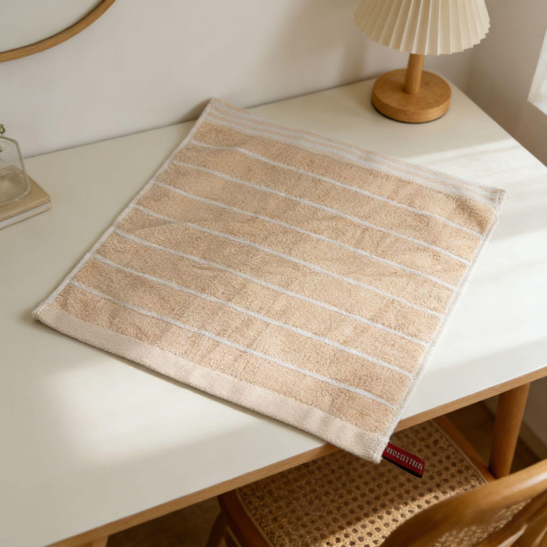 Double-Sided Cotton Bath Towel: Soft, Absorbent, Edge-Wrapped, Versatile Hanging Hand Towel 35x35cm
Double-Sided Cotton Bath Towel: Soft, Absorbent, Edge-Wrapped, Versatile Hanging Hand Towel 35x35cm