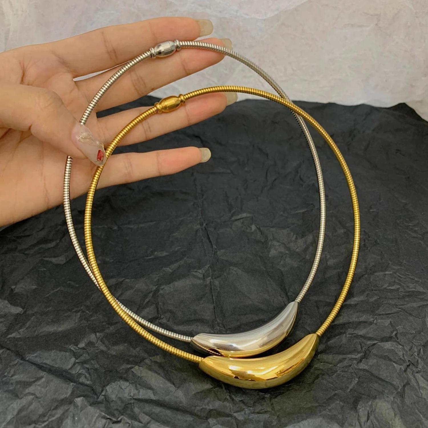 Sleek Titanium Steel Curved Tube Necklace Choker - Elegant, Non-Fading, Versatile Accessory
Sleek Titanium Steel Curved Tube Necklace Choker - Elegant, Non-Fading, Versatile Accessory