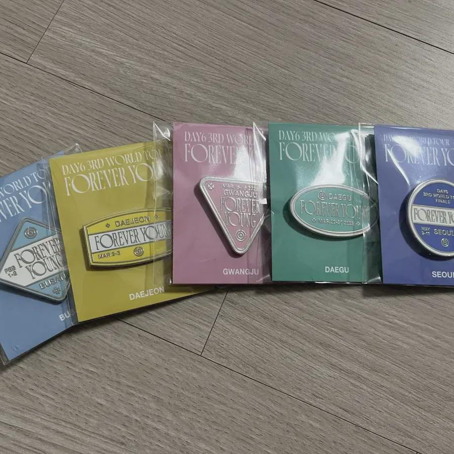 Партия из 5 значков национального тура Day6
Партия из 5 значков национального тура Day6