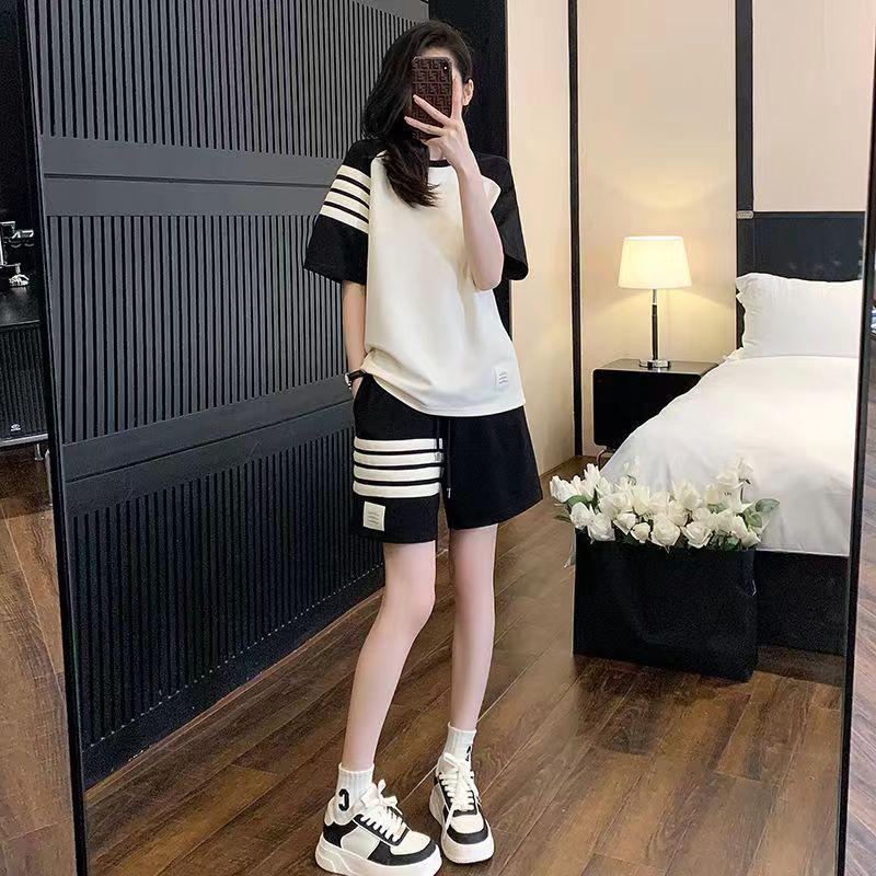 2025 Sporty Casual Two-Piece Summer Set: Slimming, Street Style, Age-Reducing 2XL (Recommended 65-75 kg)
2025 Sporty Casual Two-Piece Summer Set: Slimming, Street Style, Age-Reducing 2XL (Recommended 65-75 kg)