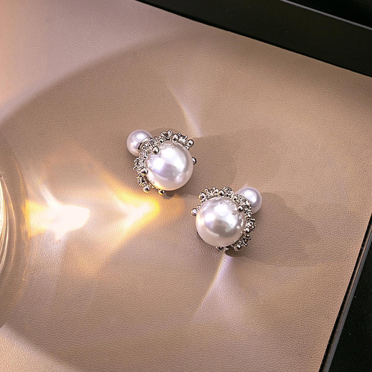 Atmosphere Light Luxury Earrings Women S Fashion Wear Crown Pearl Stud Earrings Before And After Exquisite Versatile Earrings
Atmosphere Light Luxury Earrings Women S Fashion Wear Crown Pearl Stud Earrings Before And After Exquisite Versatile Earrings