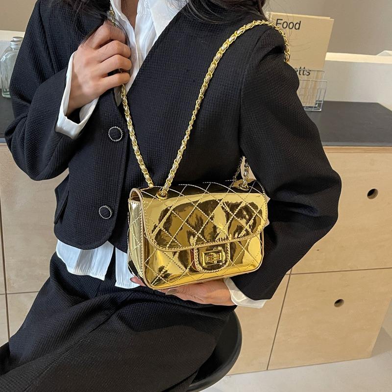 Корейская версия лакированной кожи небольшой ароматный ветер алмазная сетка подмышки маленькая квадратная сумка модная женская сумка 2024 новая весенняя цепочка одно плечо