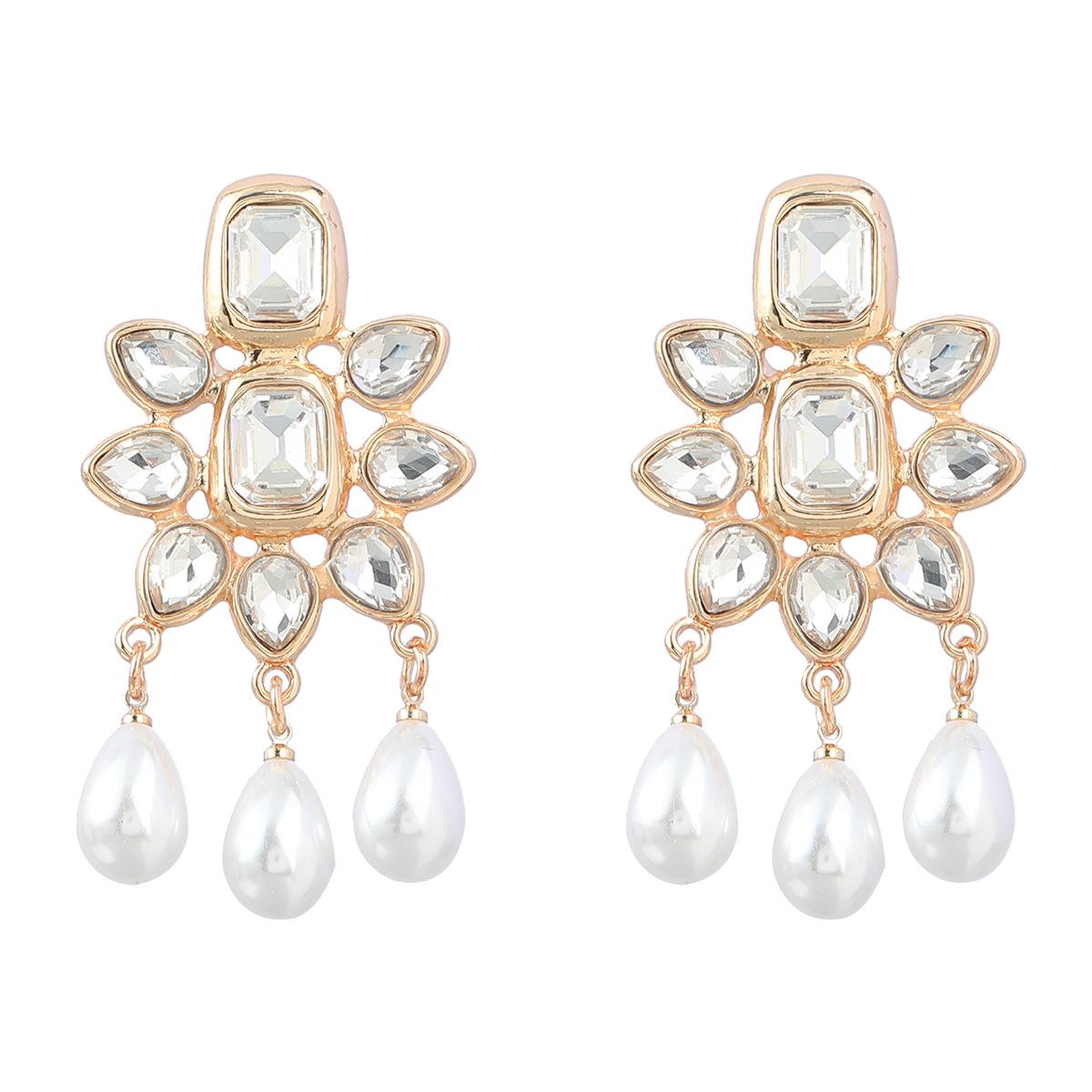 Новая мода, модные цветные бриллиантовые серьги из сплава с бриллиантами, инкрустированные цветком, серьги с кисточками из искусственного жемчуга, женские европейские и американские серьги
Новая мода, модные цветные бриллиантовые серьги из сплава с бриллиантами, инкрустированные цветком, серьги с кисточками из искусственного жемчуга, женские европейские и американские серьги