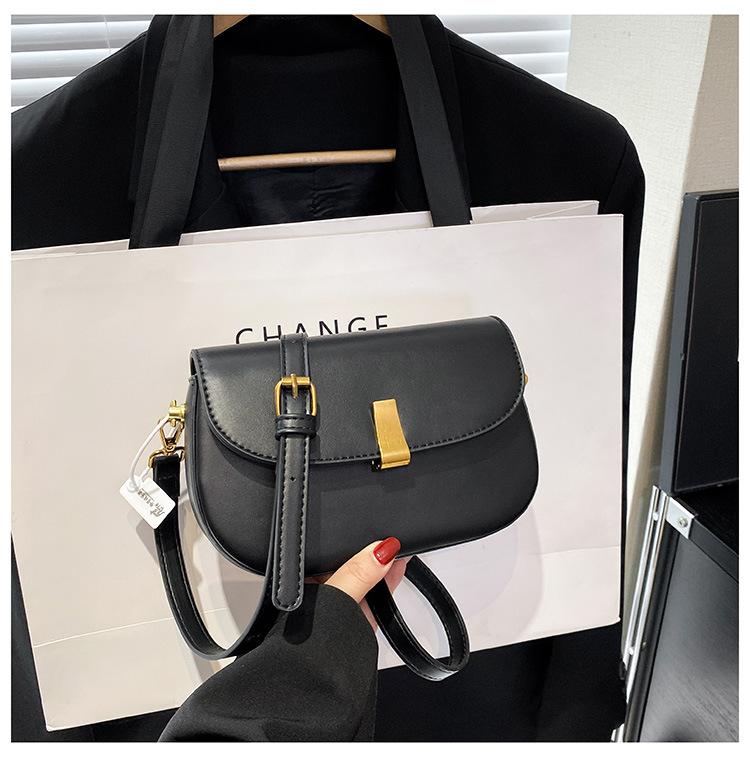 Simple and Elegant Spring Fashion Shoulder Bag with A Slanted Design, Suitable for Casual Occasions, Small Square Bag чорний
Simple and Elegant Spring Fashion Shoulder Bag with A Slanted Design, Suitable for Casual Occasions, Small Square Bag чорний