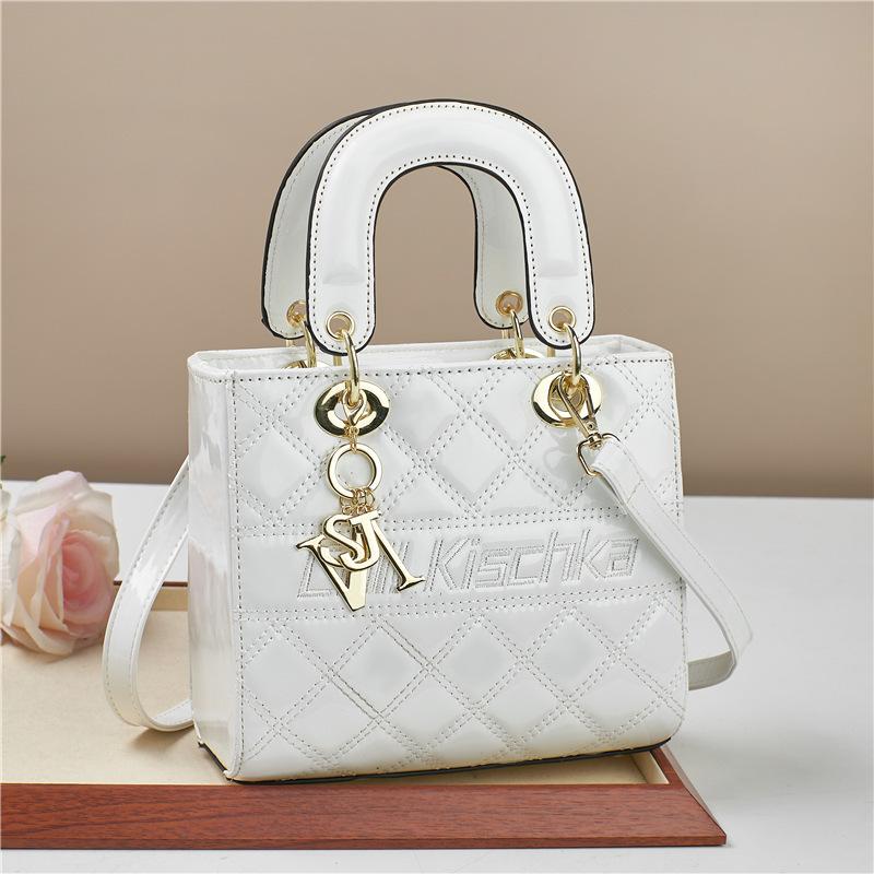 Сумка 2025 новая женская сумочка свадебная сумка яркая кожа ромб женская сумка сумка через плечо 20.5*9.5*18 белый
Сумка 2025 новая женская сумочка свадебная сумка яркая кожа ромб женская сумка сумка через плечо 20.5*9.5*18 белый