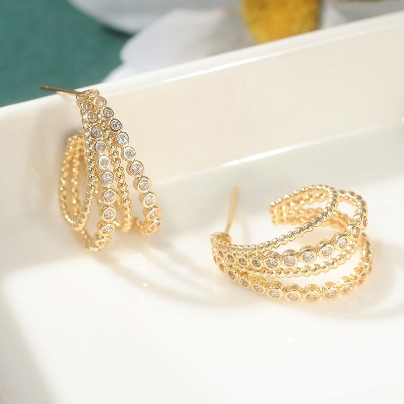 Exquisite Gold Color Inlaid Cubic Zirconia Copper Stud Women s Earrings Geometry Daily Wear Party Earrings Woman Fashion Zircon
Exquisite Gold Color Inlaid Cubic Zirconia Copper Stud Women s Earrings Geometry Daily Wear Party Earrings Woman Fashion Zircon