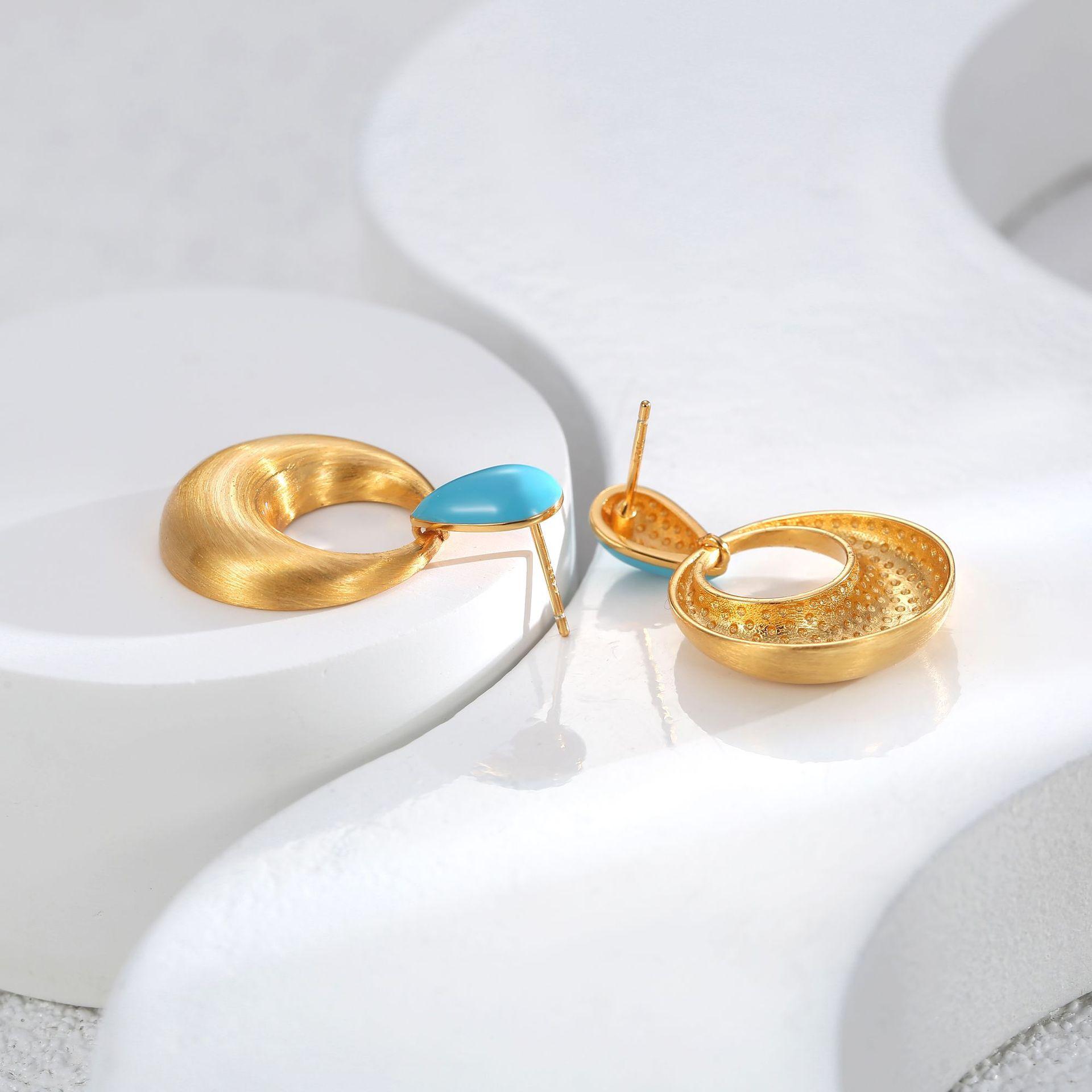 Греческие средневековые серьги легкие роскошные высококачественные серебряные иглы s925 ретро элегантные синие узоры матовые серьги мода
Греческие средневековые серьги легкие роскошные высококачественные серебряные иглы s925 ретро элегантные синие узоры матовые серьги мода