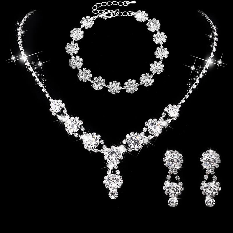 Brand New Bridal Jewelry Set: Silver Rhinestone Necklace, Earrings & Bracelet Wedding Accessories
Brand New Bridal Jewelry Set: Silver Rhinestone Necklace, Earrings & Bracelet Wedding Accessories