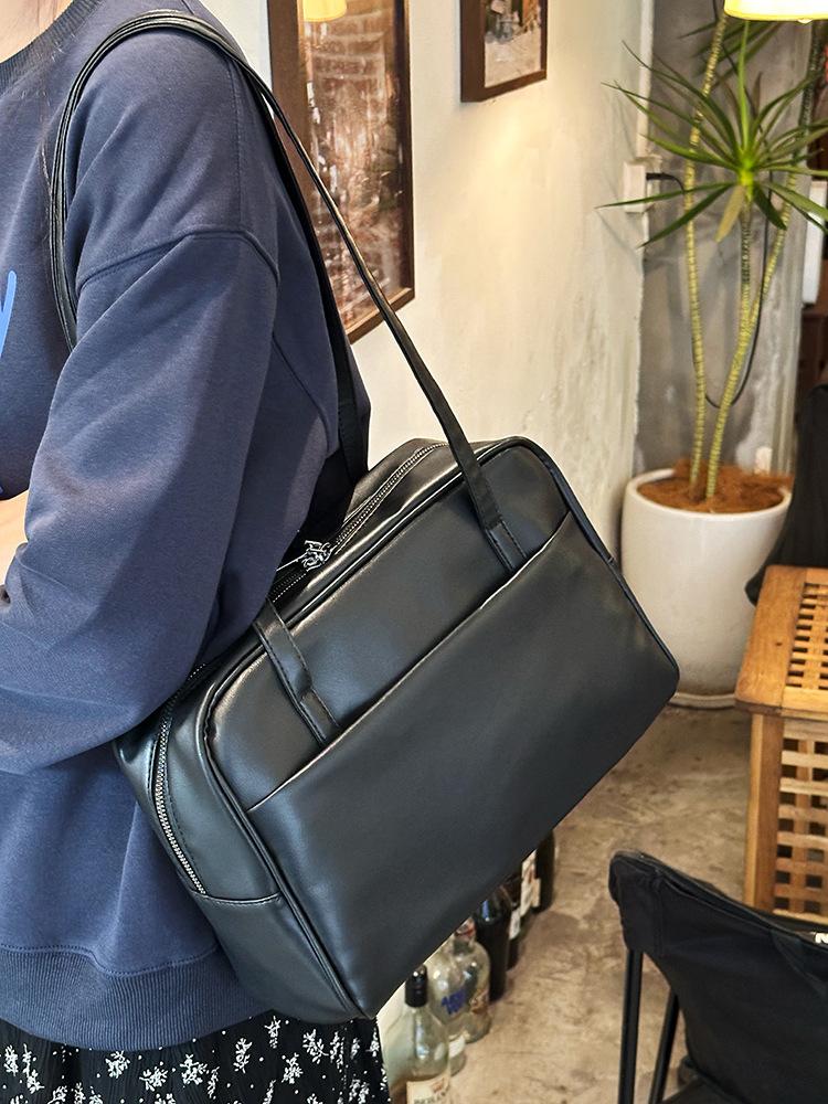 Ніша великої ємності jk bag жіноча нова ретро сумка під пахвами приміська сумка через плече Boston портфель чорний
Ніша великої ємності jk bag жіноча нова ретро сумка під пахвами приміська сумка через плече Boston портфель чорний