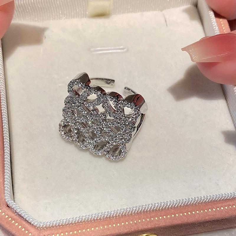 European and American geometric hollow metal diamond ring ins small fragrant style versatile ring ring default
European and American geometric hollow metal diamond ring ins small fragrant style versatile ring ring default