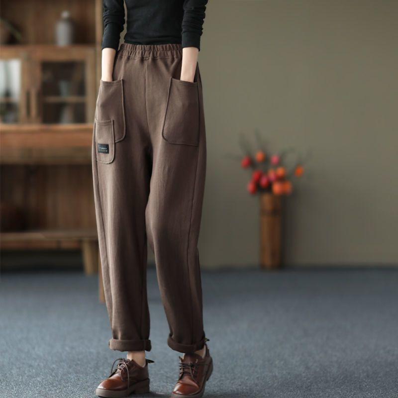 Women s Fleece-Lined Harem Sweatpants - Retro Elastic Waist, Large Pockets, Carrot Fit, Perfect for Autumn/Winter Fashion. XL
Women s Fleece-Lined Harem Sweatpants - Retro Elastic Waist, Large Pockets, Carrot Fit, Perfect for Autumn/Winter Fashion. XL