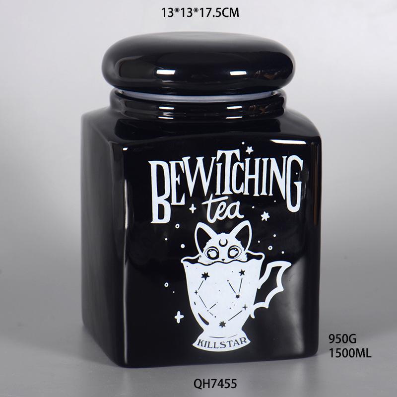 European Halloween 3D Embossed Ceramic Sealed Jar Black Large Cookie Jar Cartoon Skull Storage Jar
European Halloween 3D Embossed Ceramic Sealed Jar Black Large Cookie Jar Cartoon Skull Storage Jar