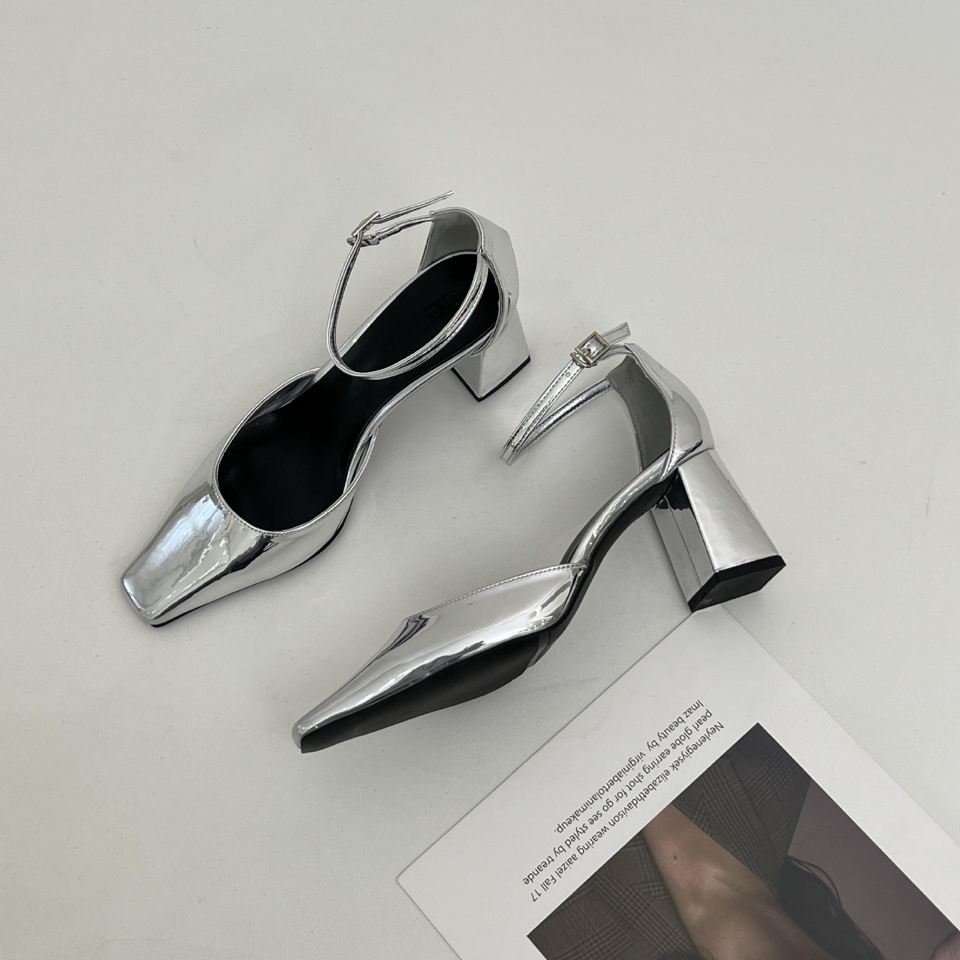 Сандалии Baotou женские 2024 новые ретро серебристые туфли на высоком каблуке с пряжкой A-line квадратной формы массивные каблуки 39 серебряный
Сандалии Baotou женские 2024 новые ретро серебристые туфли на высоком каблуке с пряжкой A-line квадратной формы массивные каблуки 39 серебряный