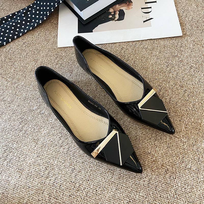 Leather high heels, thin heels, women s pointed heads, new shallow mouth shoes, single shoes, women s shoes, versatile shoes, summer non-slip and a 40 чорний
Leather high heels, thin heels, women s pointed heads, new shallow mouth shoes, single shoes, women s shoes, versatile shoes, summer non-slip and a 40 чорний
