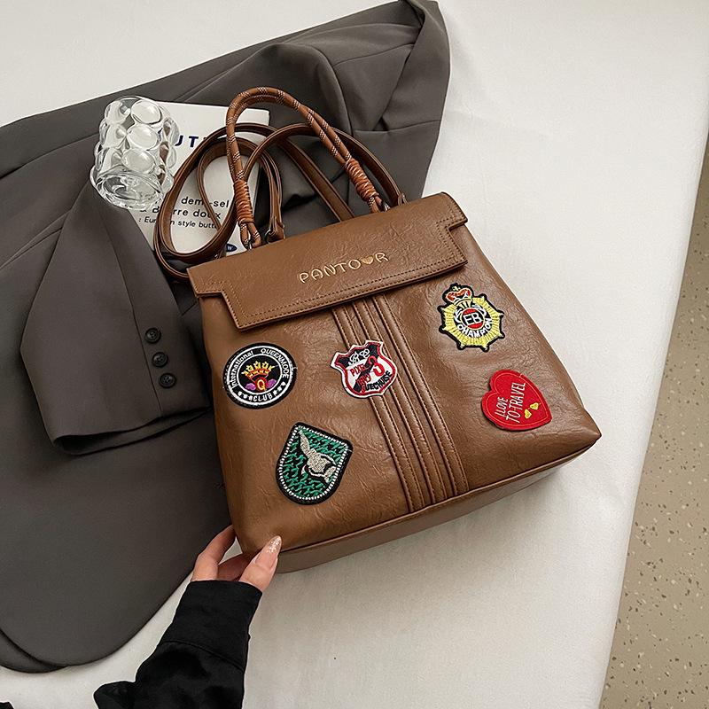 Корейский ретро рюкзак с нашивками для женщин - Мода 2024, Многофункциональный, Большая вместимость, Портативная сумка через плечо
Корейский ретро рюкзак с нашивками для женщин - Мода 2024, Многофункциональный, Большая вместимость, Портативная сумка через плечо