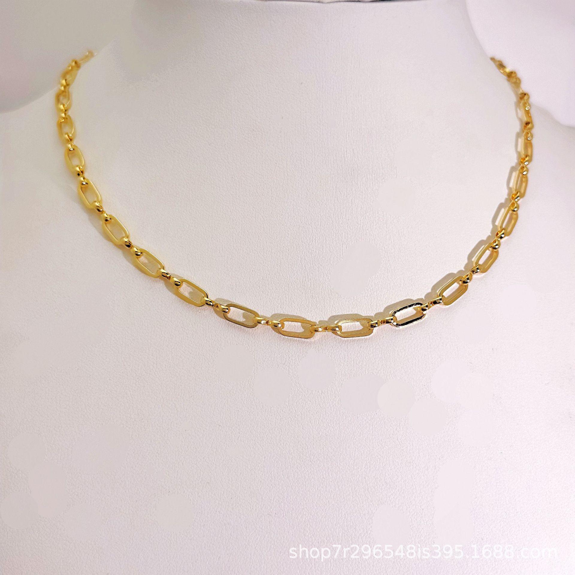 French Light Luxury Copper Gold-Plated Mother And Child Collarbone Chain Interlocking Internet Celebrity Same Fashion Hollow Necklace
French Light Luxury Copper Gold-Plated Mother And Child Collarbone Chain Interlocking Internet Celebrity Same Fashion Hollow Necklace