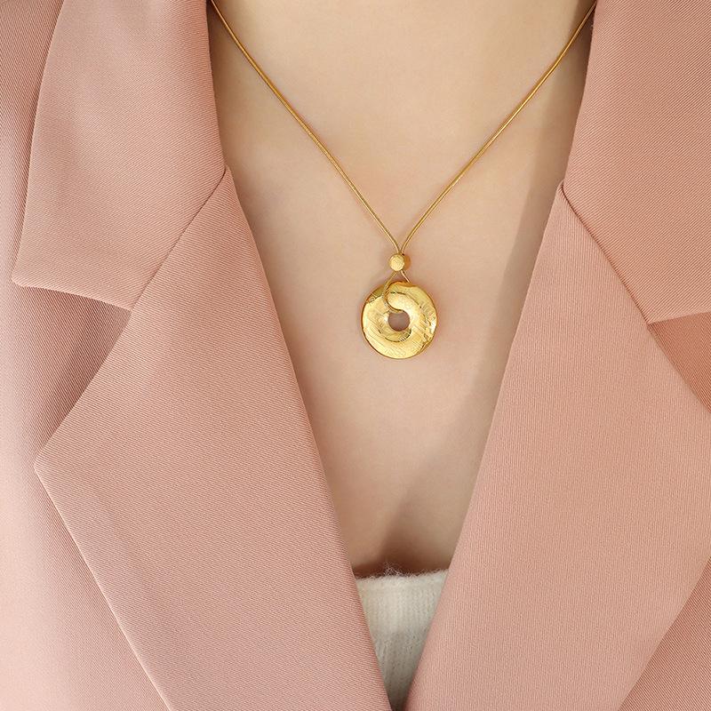 Fu прибыл в китайском стиле, персонализированная праздничная печать символов, круглая подвеска, ожерелье, модная мода и универсальный стиль
Fu прибыл в китайском стиле, персонализированная праздничная печать символов, круглая подвеска, ожерелье, модная мода и универсальный стиль