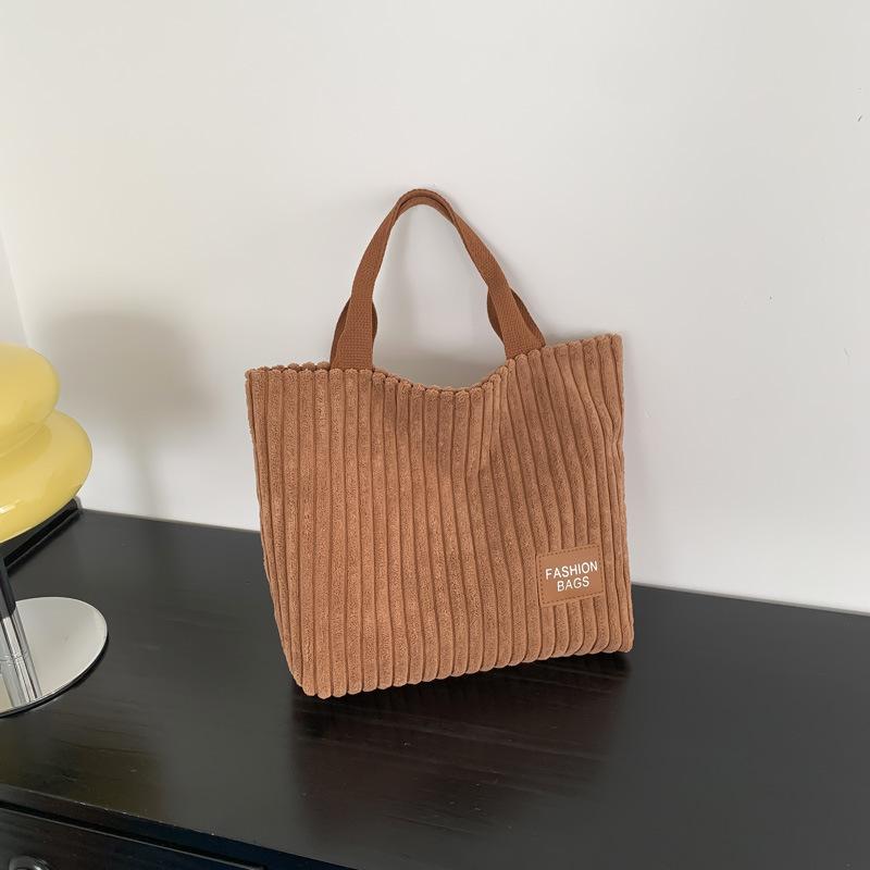 Simple and fashionable shopping bag Large capacity lazy style shoulder bag Wenyi fan portable tote bag 32*23*7 білий
Simple and fashionable shopping bag Large capacity lazy style shoulder bag Wenyi fan portable tote bag 32*23*7 білий