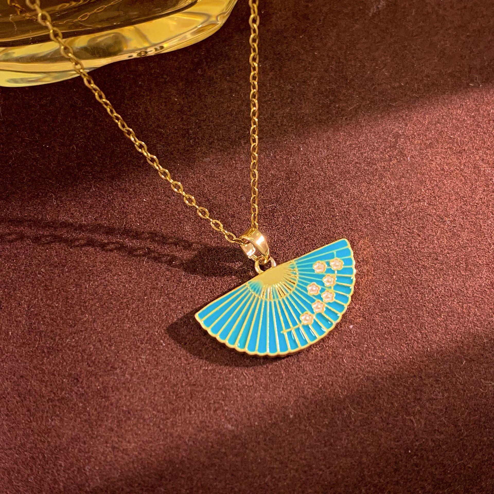 Vintage Chinese Style Flower Fan Pendant Necklace for Women Girls Gold Color Stainless Steel Chain Jewelry Cosplay Accessories
Vintage Chinese Style Flower Fan Pendant Necklace for Women Girls Gold Color Stainless Steel Chain Jewelry Cosplay Accessories