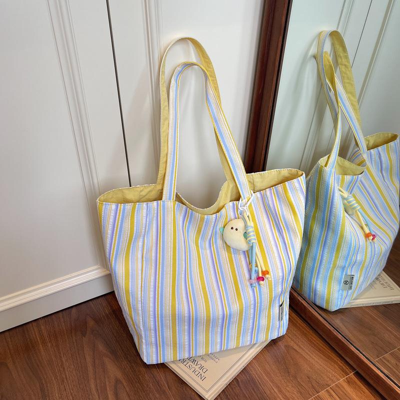 Свежая полосатая контрастная сумка на плечо весна и лето новая сумка-тоут большой вместимости сумка для поездок на работу студенческая сумка для занятий холщовая сумка женская Without pendant
Свежая полосатая контрастная сумка на плечо весна и лето новая сумка-тоут большой вместимости сумка для поездок на работу студенческая сумка для занятий холщовая сумка женская Without pendant