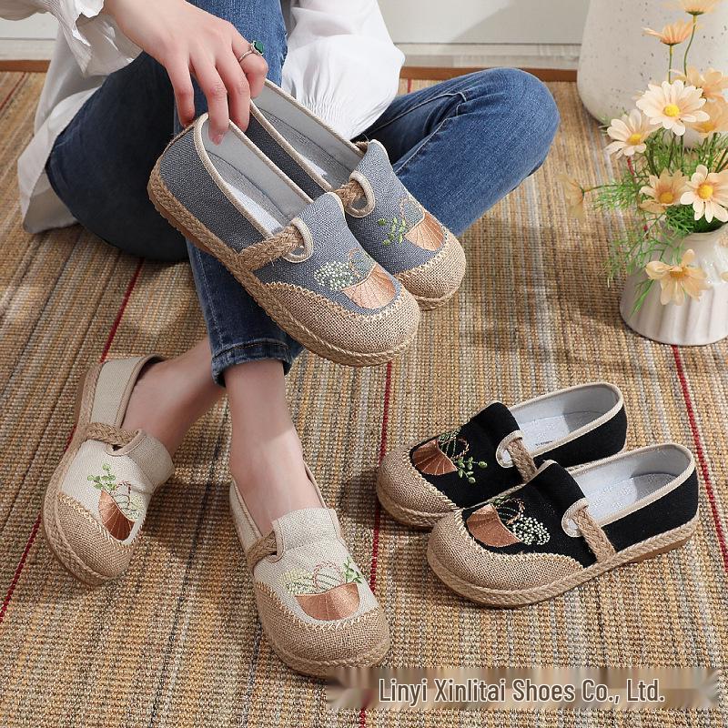 Women s Ethnic Embroidered Canvas Slip-On Shoes - Round Toe, Soft Sole, Flat Bottom, Spring/Summer Collection 39
Women s Ethnic Embroidered Canvas Slip-On Shoes - Round Toe, Soft Sole, Flat Bottom, Spring/Summer Collection 39