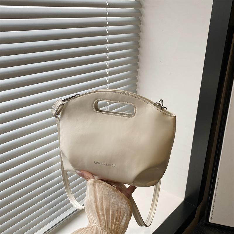 Новая высококлассная цепочная сумочка женская модная однотонная сумка через плечо трендовая простая сумка-мессенджер женская белый
Новая высококлассная цепочная сумочка женская модная однотонная сумка через плечо трендовая простая сумка-мессенджер женская белый