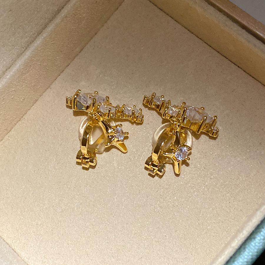 K real gold electroplated zircon star ear clips simple and fashionable earrings light luxury high-end earrings design sense niche
K real gold electroplated zircon star ear clips simple and fashionable earrings light luxury high-end earrings design sense niche