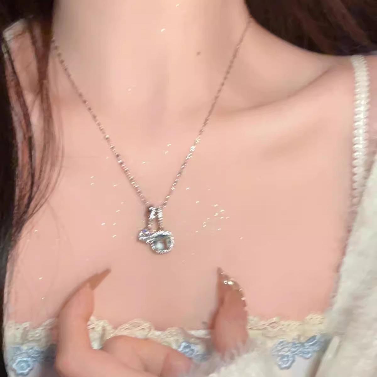 Elegant Blue Zircon Square Necklace - Versatile Clavicle Chain for a Luxurious Touch X1465 серебряный
Elegant Blue Zircon Square Necklace - Versatile Clavicle Chain for a Luxurious Touch X1465 серебряный