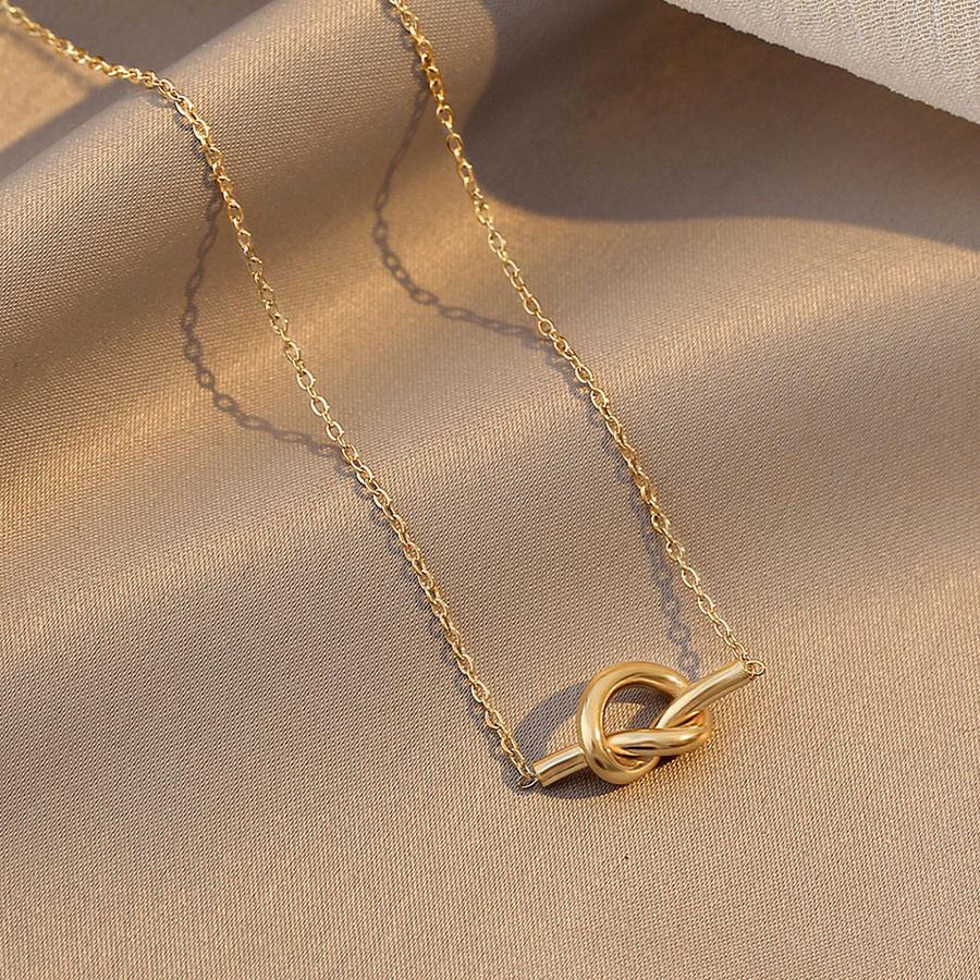Personalized knotted necklace women s senior design sense niche 2025 new collarbone chain
Personalized knotted necklace women s senior design sense niche 2025 new collarbone chain