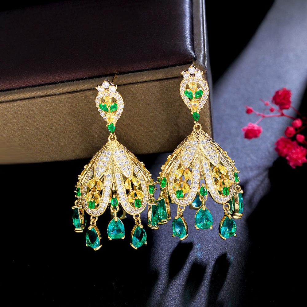 Серьги-колокольчики из серебра в ретро французском придворном стиле, инкрустированные цирконами
Серьги-колокольчики из серебра в ретро французском придворном стиле, инкрустированные цирконами