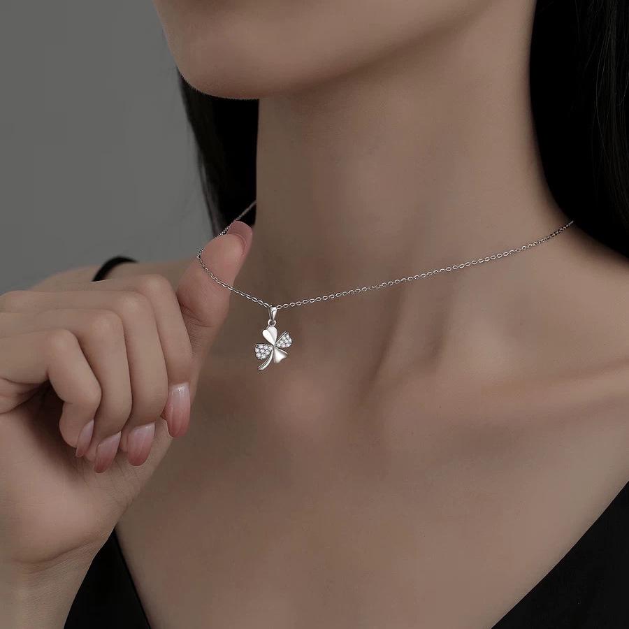 Lucky Four-Leaf Clover Sterling Silver Pendant Necklace - Women s Korean Style Clavicle Chain 925 Silver
Lucky Four-Leaf Clover Sterling Silver Pendant Necklace - Women s Korean Style Clavicle Chain 925 Silver