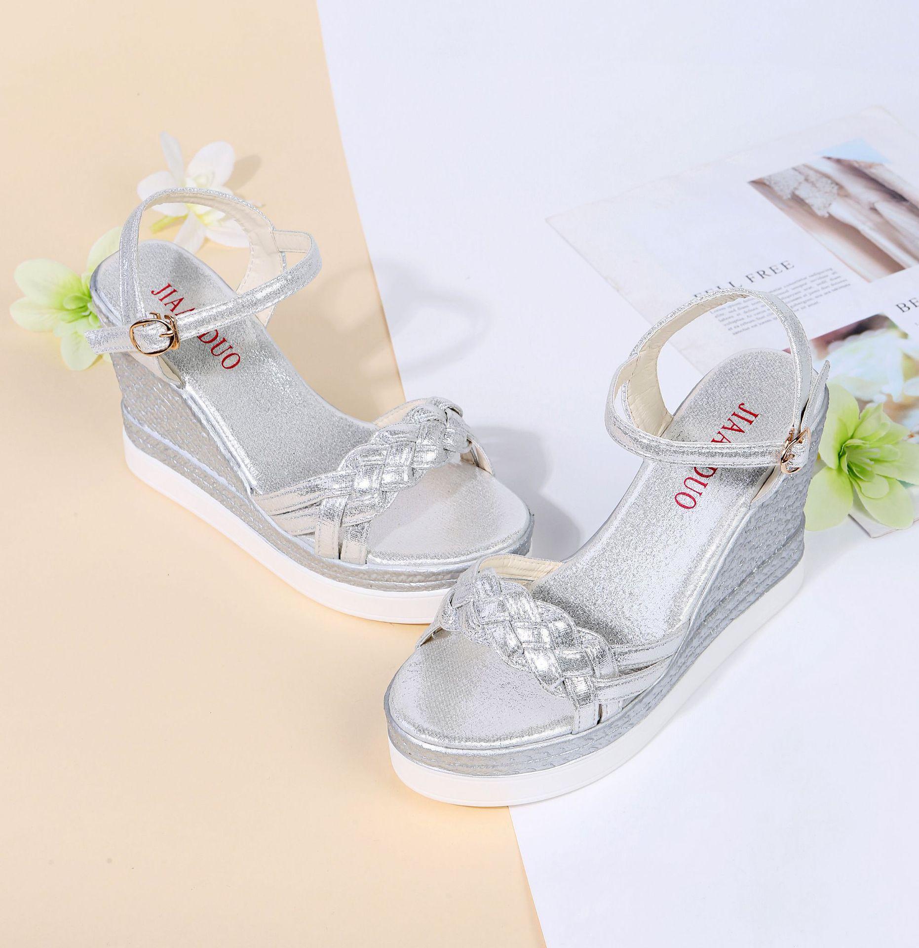European and American slope heel 2025 summer Roman sandals fairy style new fashion high heel platform buckle popular women s shoes 34
European and American slope heel 2025 summer Roman sandals fairy style new fashion high heel platform buckle popular women s shoes 34
