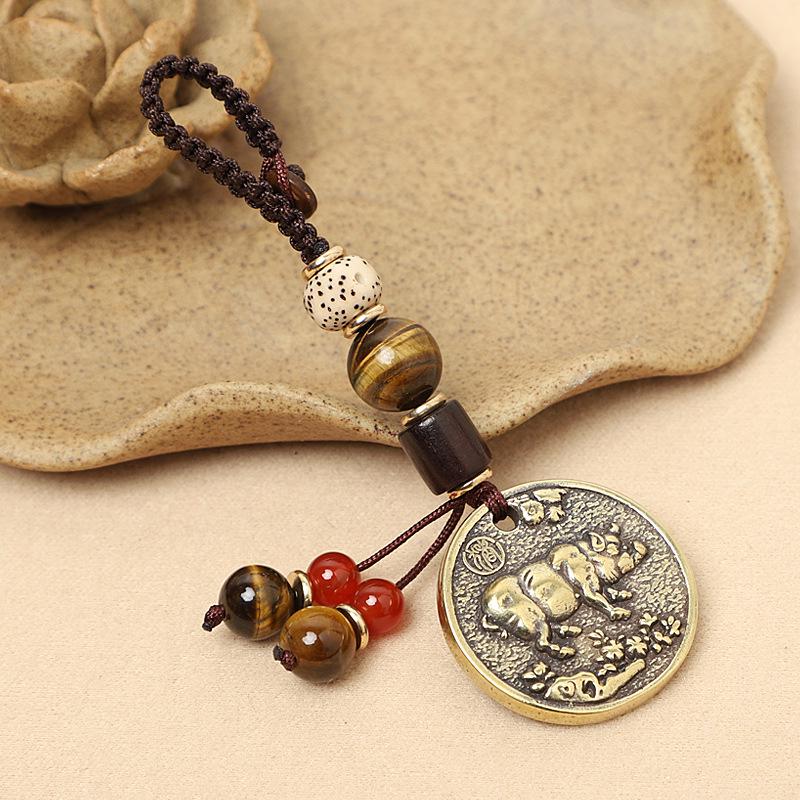 Подвеска-брелок ручной работы из латуни со знаком зодиака - Год Быка
Подвеска-брелок ручной работы из латуни со знаком зодиака - Год Быка