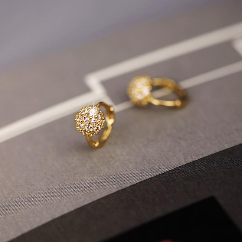 Elegant Hydrangea Diamond Ear Cuffs: S925 Sterling Silver & Gold-Plated Micro-Paved Earrings for Women S925 Silver
Elegant Hydrangea Diamond Ear Cuffs: S925 Sterling Silver & Gold-Plated Micro-Paved Earrings for Women S925 Silver