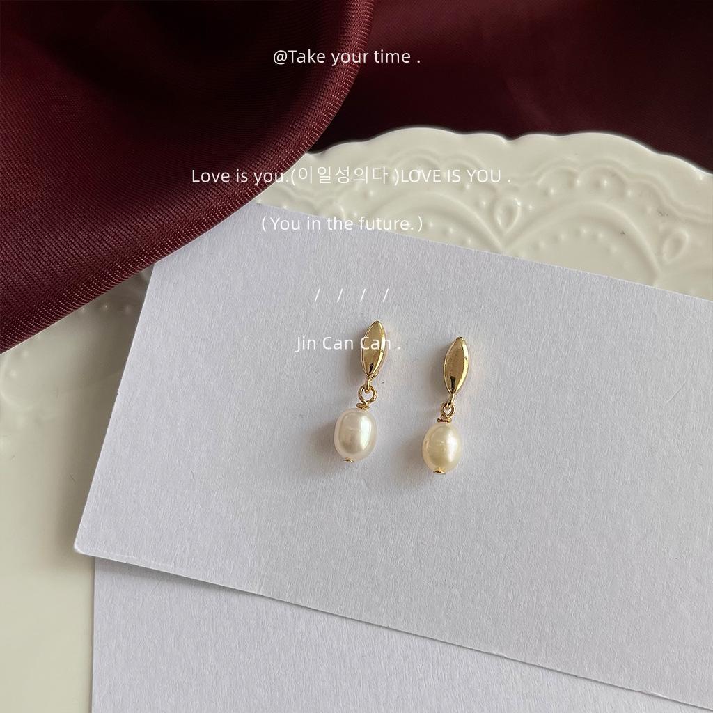 Mini Minimalist Earrings 1 pair
Mini Minimalist Earrings 1 pair