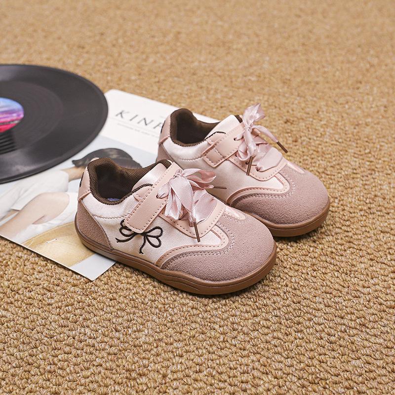 Girls moral training shoes 2025 spring and autumn new classmates sports shoes board shoes girls shoes soft-soled casual shoes baby shoes 37 inner length 23.2cm розовый
Girls moral training shoes 2025 spring and autumn new classmates sports shoes board shoes girls shoes soft-soled casual shoes baby shoes 37 inner length 23.2cm розовый