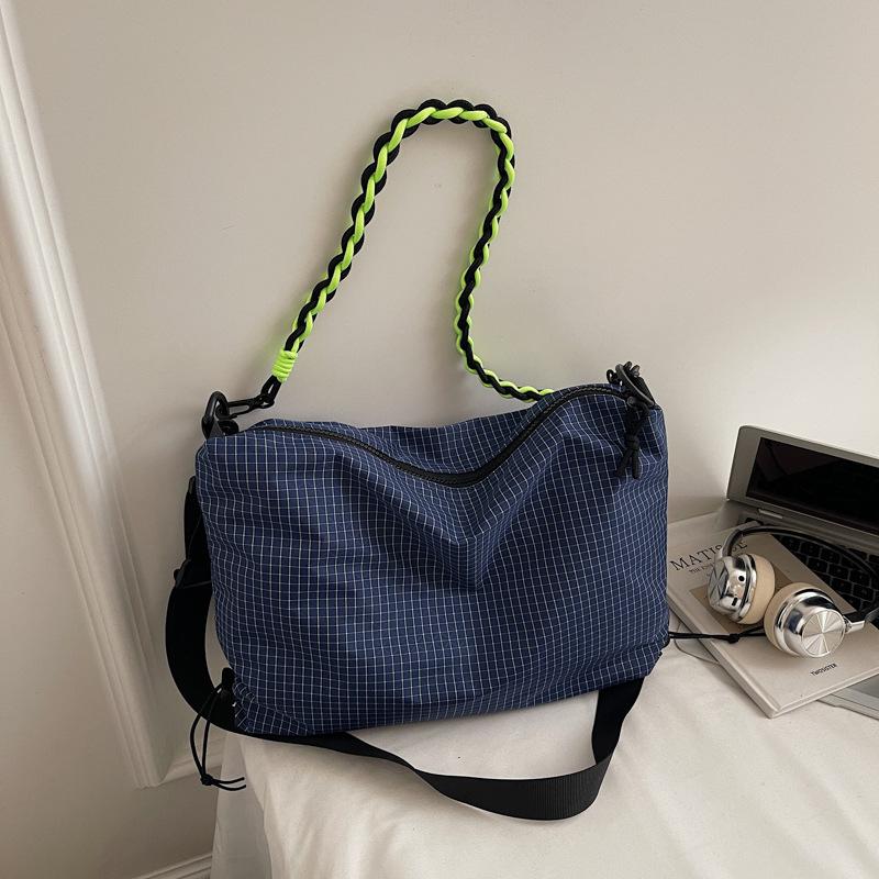 Large-capacity plaid crossbody bag casual sporty style new bag simple commuter lightweight shoulder bag синій
Large-capacity plaid crossbody bag casual sporty style new bag simple commuter lightweight shoulder bag синій