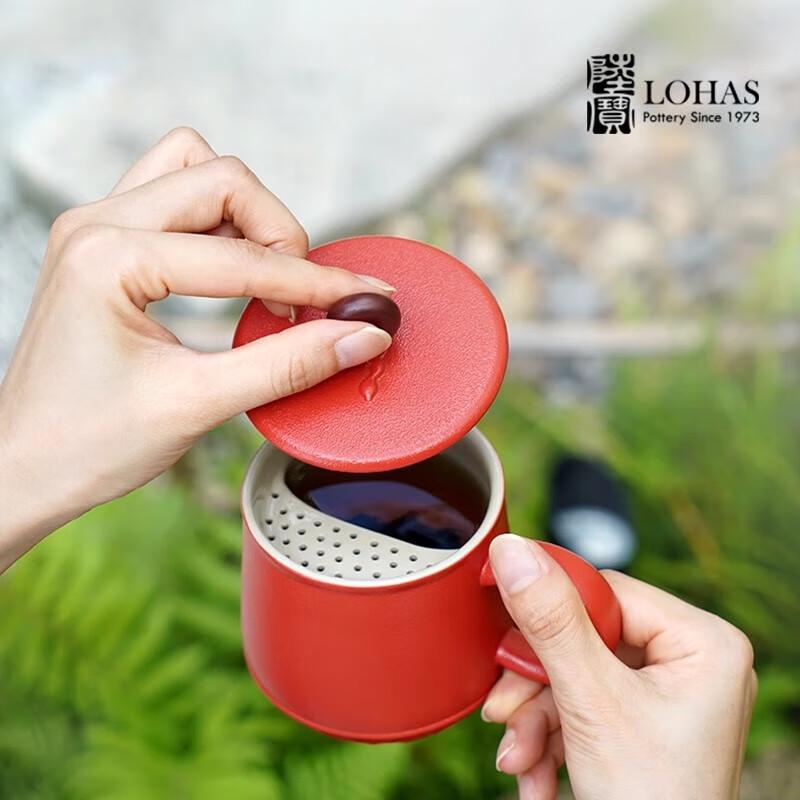 Lu Bao Zodiac Snake Ceramic Tea Cup with Filter
Lu Bao Zodiac Snake Ceramic Tea Cup with Filter