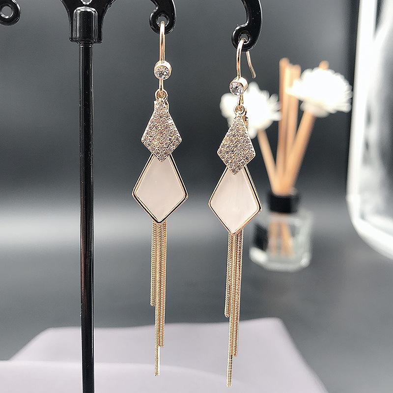 1pair Fringed Ear Hook Light Luxury Earrings Women s Shell Geometric Zircon Temperament Long Earrings
1pair Fringed Ear Hook Light Luxury Earrings Women s Shell Geometric Zircon Temperament Long Earrings