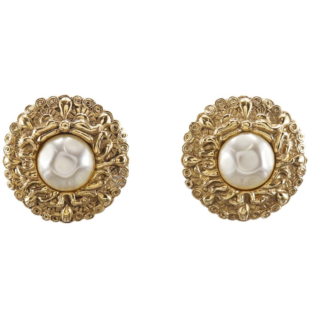 CHANEL Earring vintage Plated Gold/Fake pearl 28.8g Women Used
CHANEL Earring vintage Plated Gold/Fake pearl 28.8g Women Used