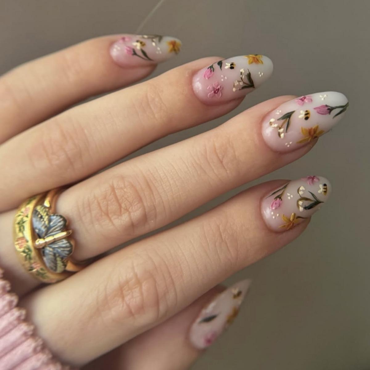 24-Piece European and American Style Floral Gold Foil Fake Nails - Gentle and Fresh Design
24-Piece European and American Style Floral Gold Foil Fake Nails - Gentle and Fresh Design
