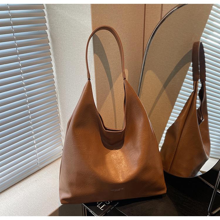 Slack retro big bag women s 2025 new fashion simple women s shoulder bag large capacity commuter tote bag
Slack retro big bag women s 2025 new fashion simple women s shoulder bag large capacity commuter tote bag